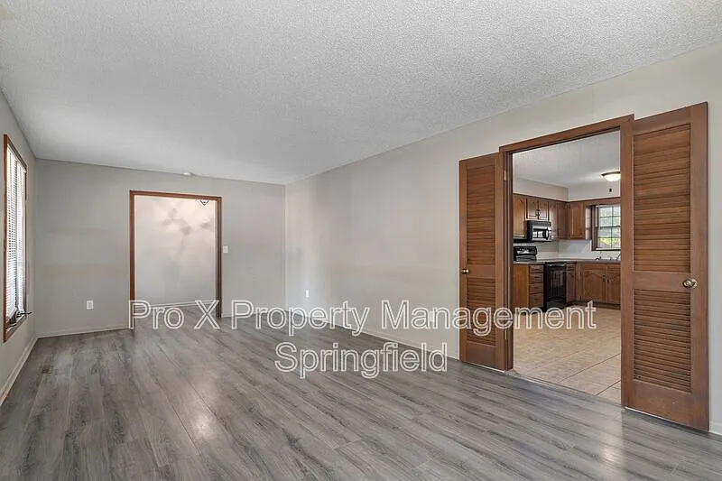 3 bed, 2.0 bath, 1914 sqft, $1,700 — Photo 4