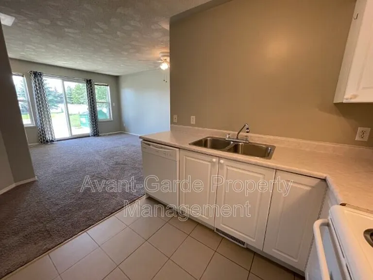 4405 37th St #9 — Photo 8