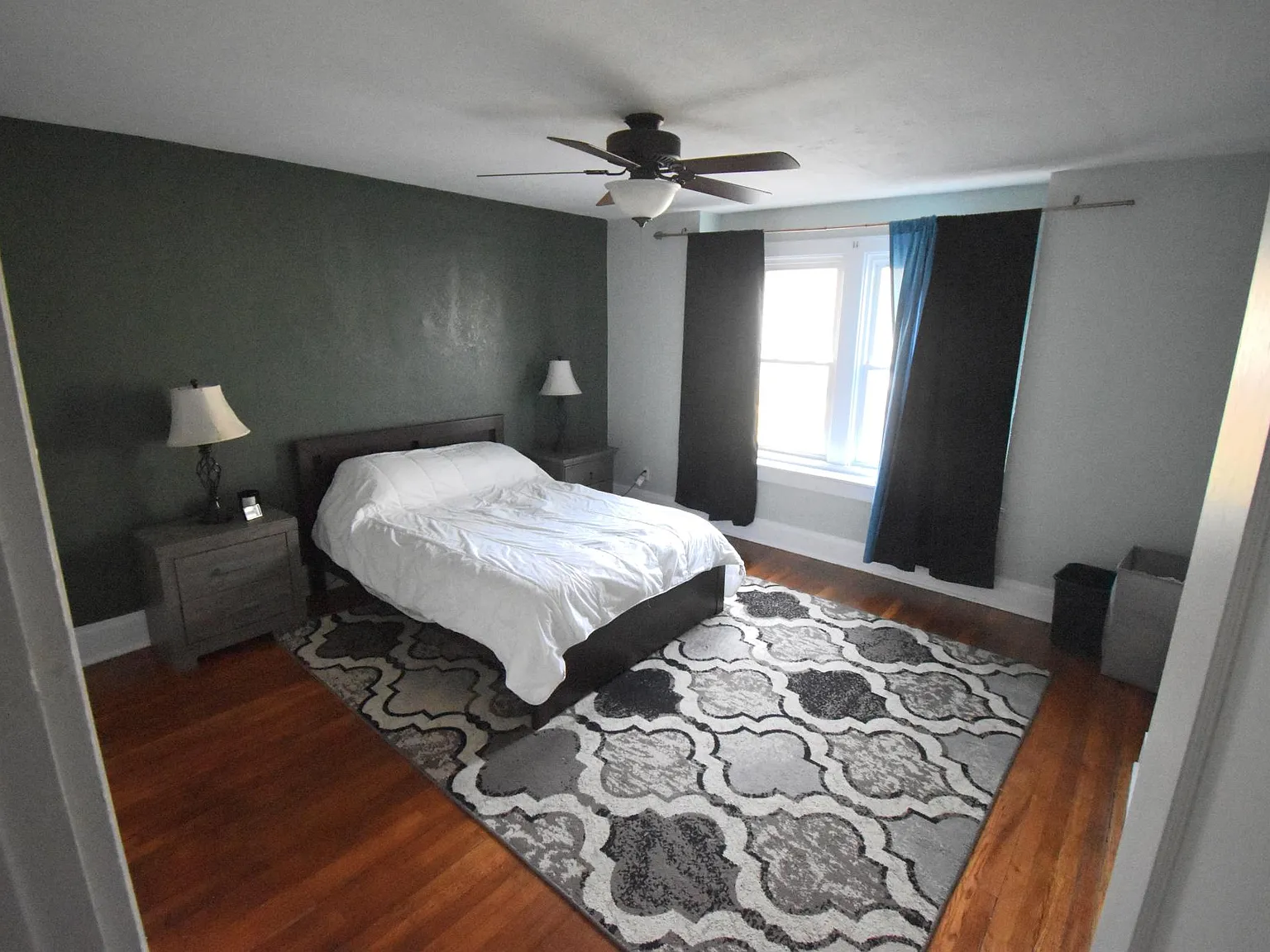 4 bed, 1400 sqft, $2,200 — Photo 2