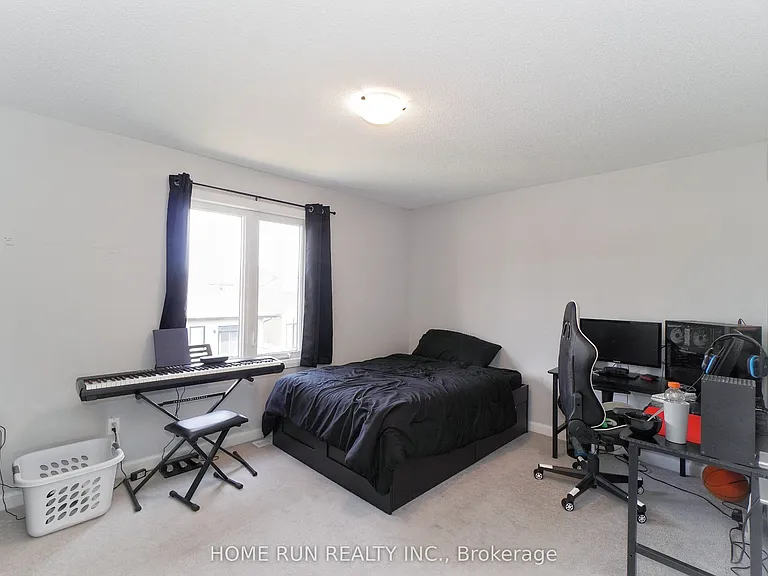282 Nelson St E — Photo 30
