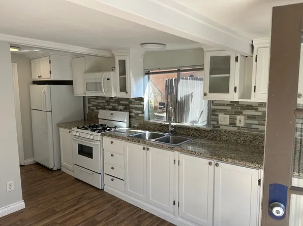 2317 E 19th St, Signal Hill, CA 90755