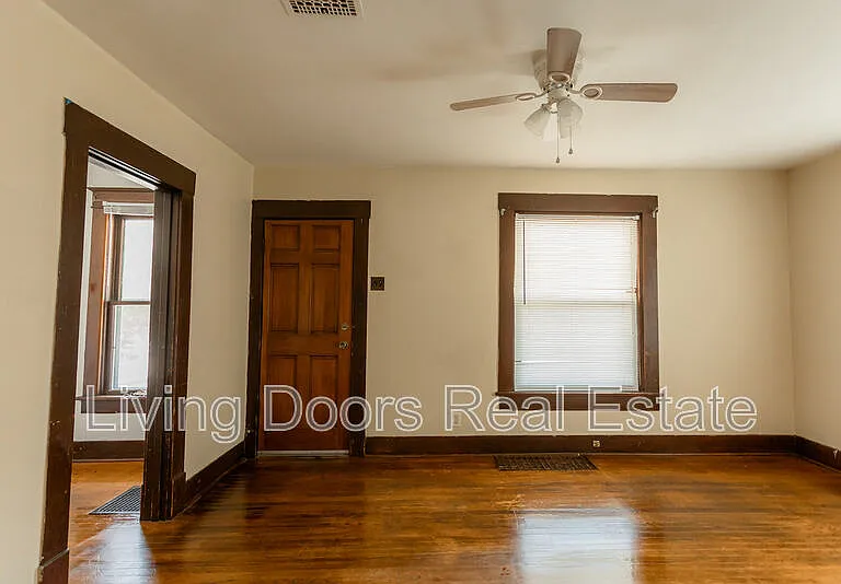1025 N 8th St — Photo 14