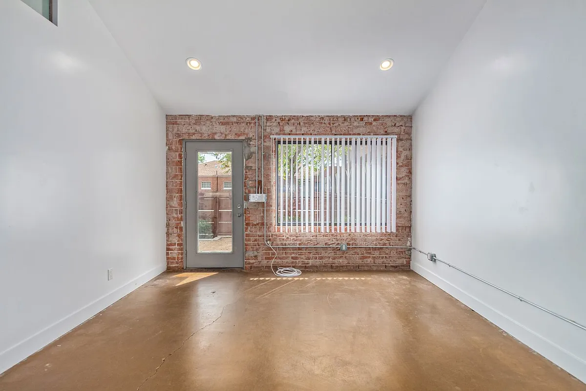 Building Photo - 1810 N 16th St