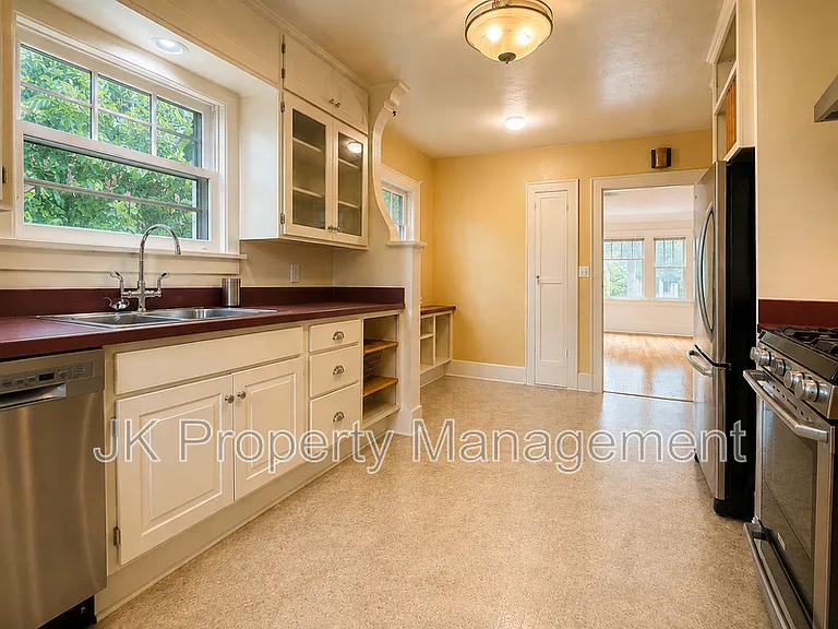 2217 1st Ave S — Photo 9