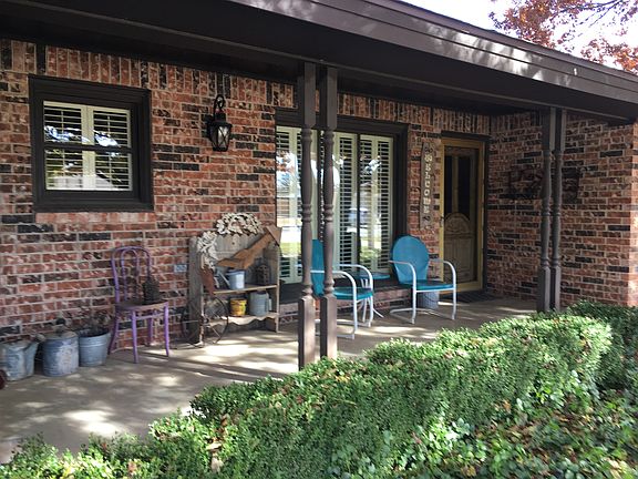 3rd image of 1828 W Ave E