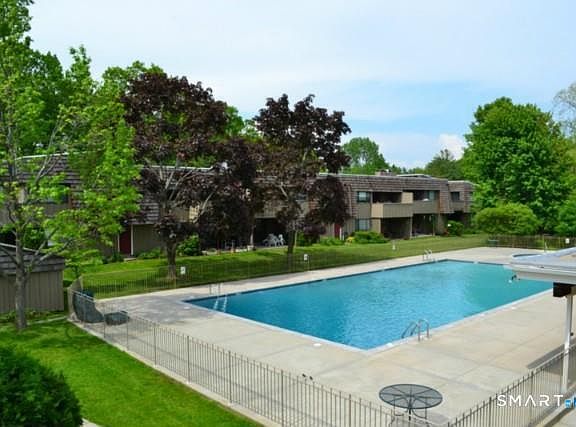 5th image of 5 Ledgebrook Drive #5