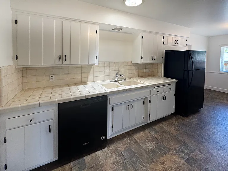 9655 Jimzel Rd — Photo 5