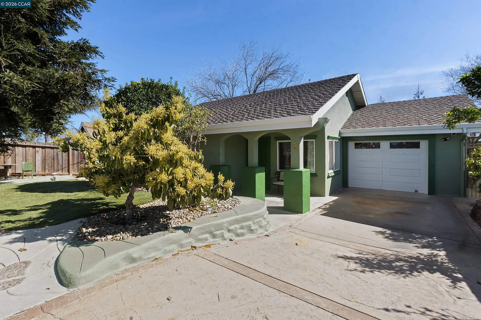 94 Anchor Dr photo 1