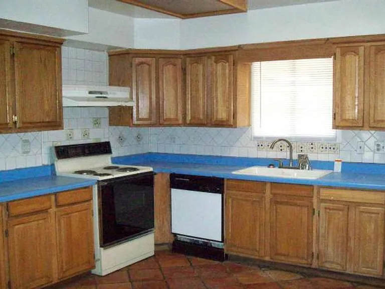 1018 W 12th Pl — Photo 3