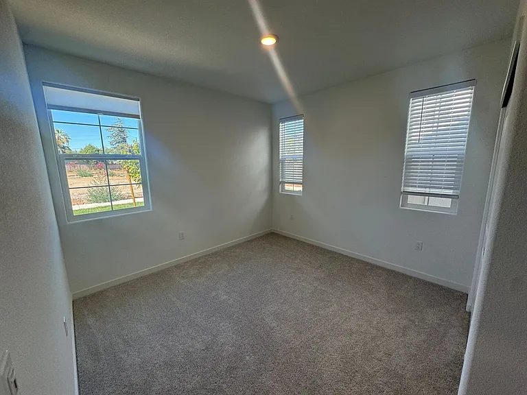 1107 Baylor Ter — Photo 2