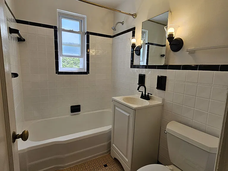 225 Logan Rd — Photo 7