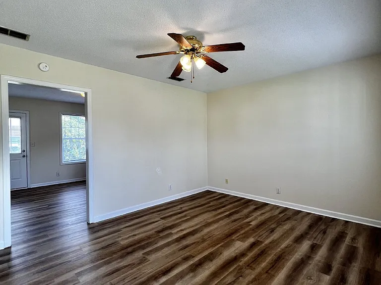 1118 Keith Ave — Photo 8