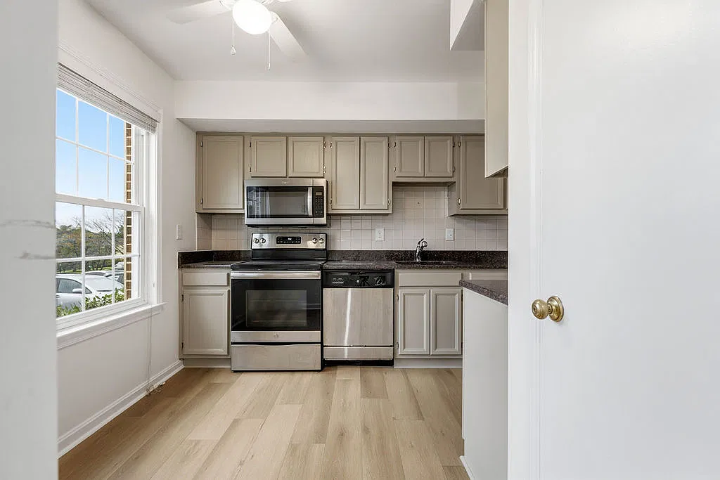 15586 Traverser Ct — Photo 1