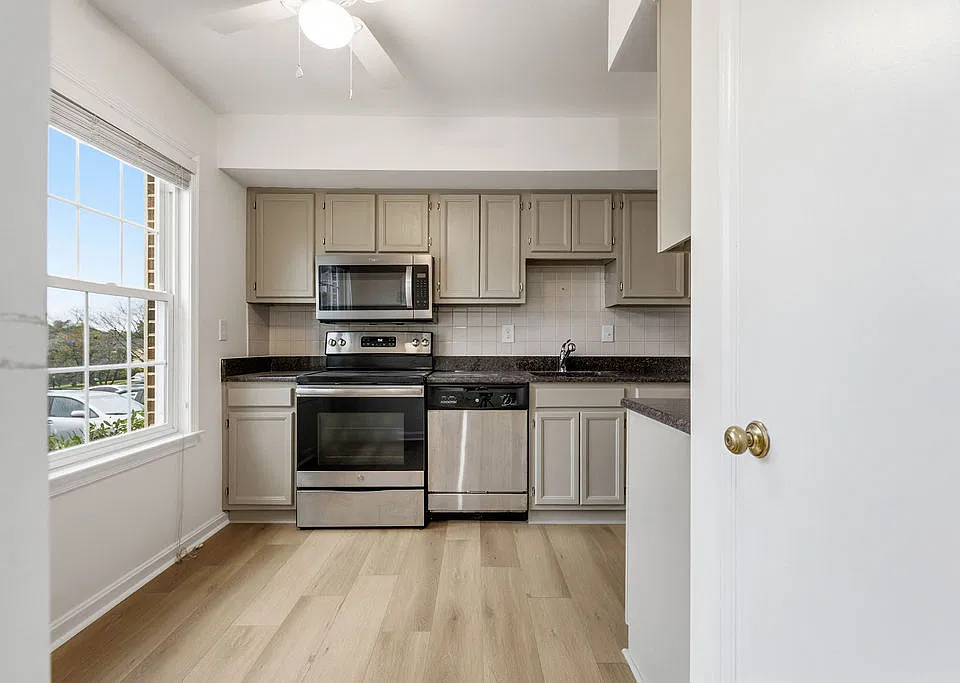15586 Traverser Ct