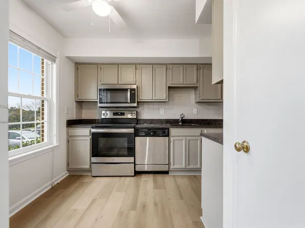 15586 Traverser Ct, Woodbridge, VA 22193