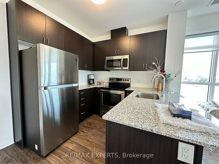 95 Dundas St W #206 — Photo 11