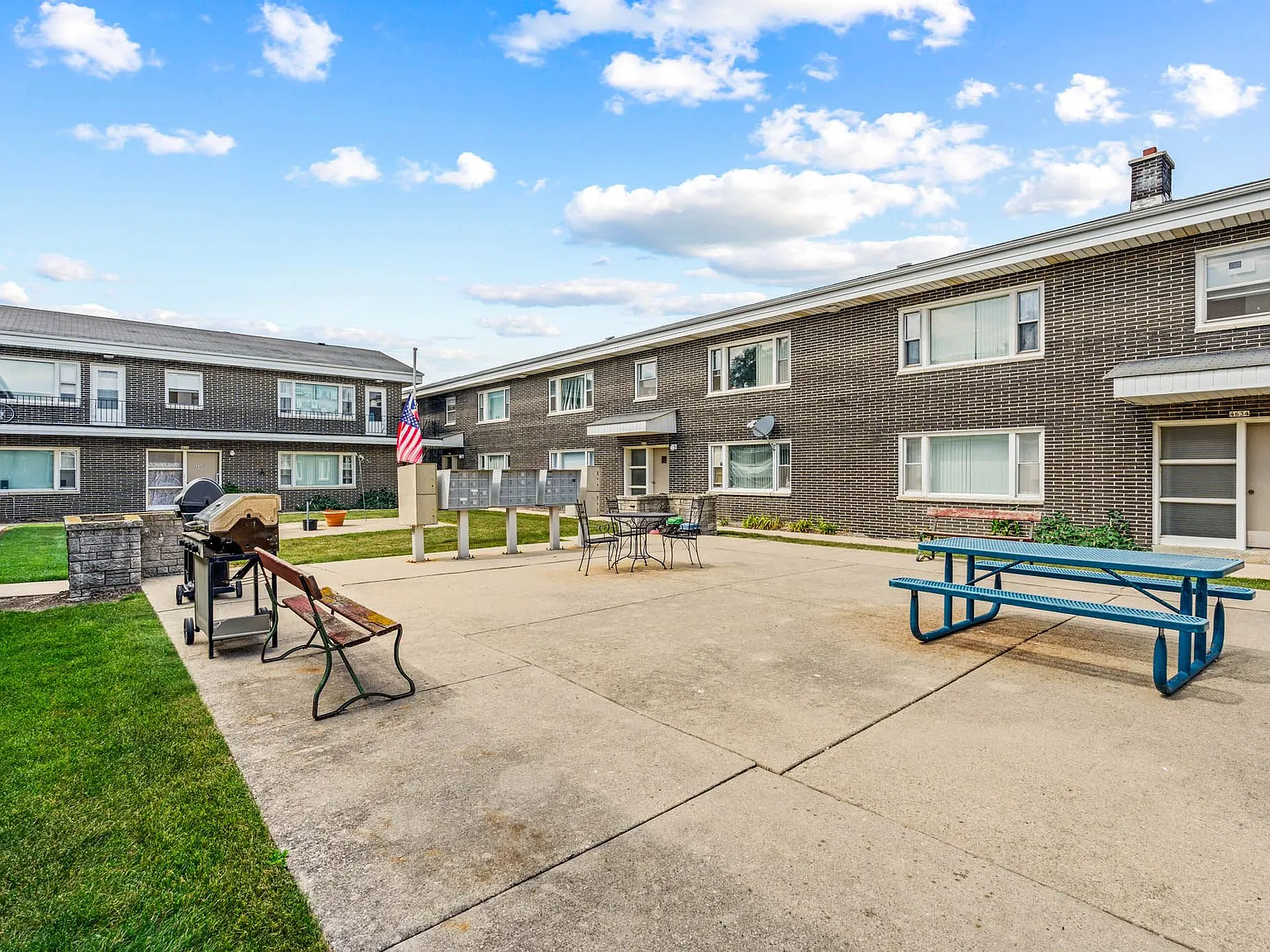 1 bed, 900 sqft, $895 — Photo 1