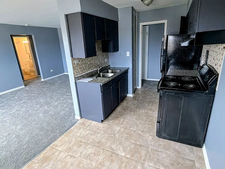 723 Grant Ave #3C — Photo 4