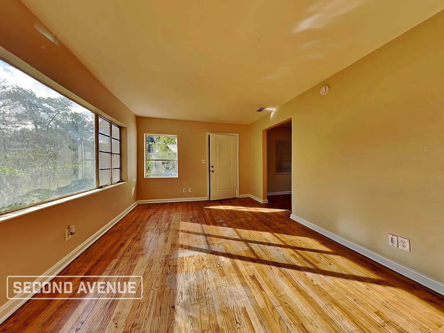 2 bed, 1.0 bath, 992 sqft, $925 — Photo 2
