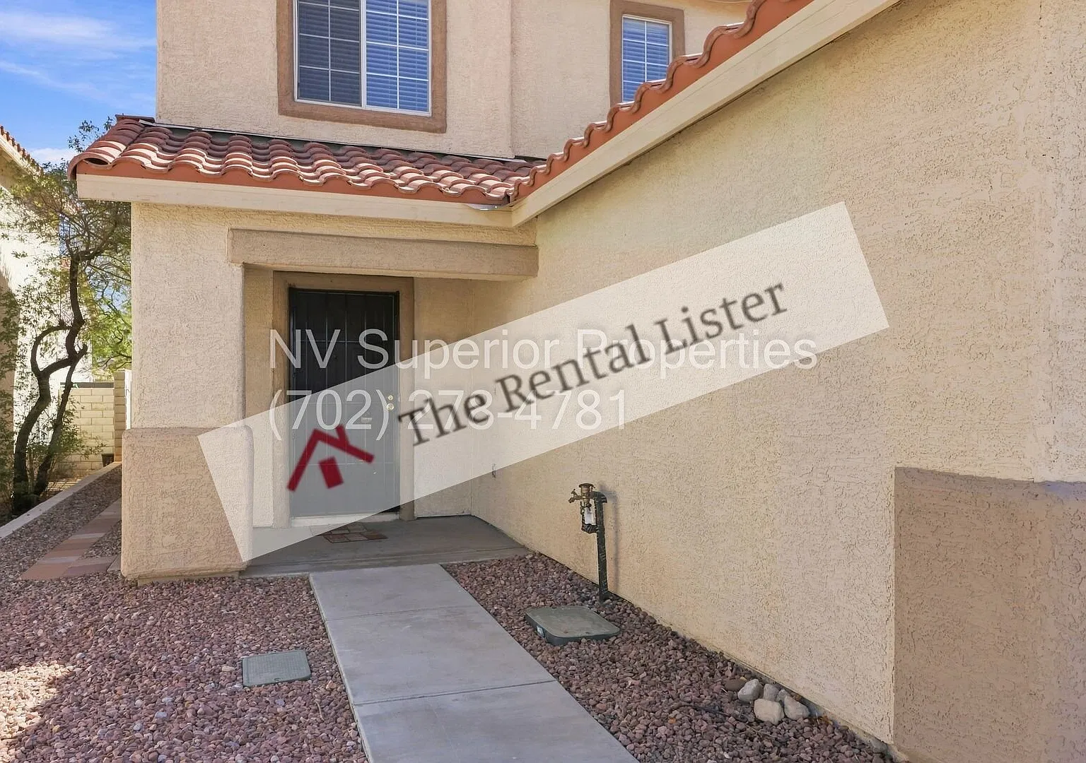 NW 4 Bedrooms 2.5 bathrooms New carpet Upstairs!! All tile Down stairs Covered Patio in back Yard — Photo 3