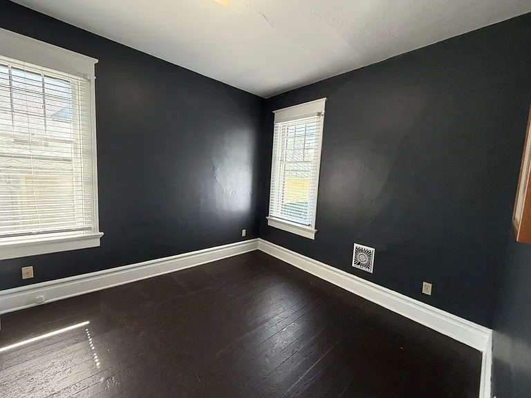 1125 W Jefferson Blvd — Photo 9