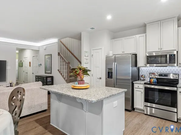 10844 Genito Square Dr, Midlothian, VA 23112