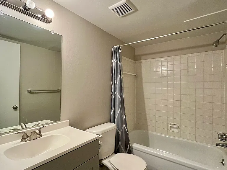 1213 Sycamore St — Photo 9