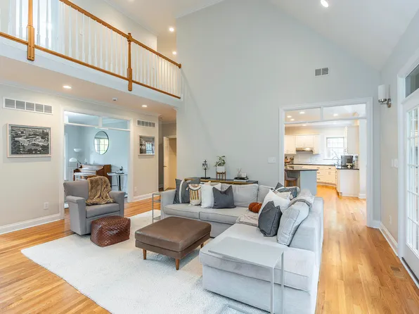 2193 Roswell Dr, Lexington, KY 40513