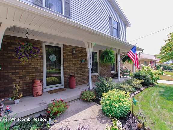 3rd image of 1314 Walwood Dr NE