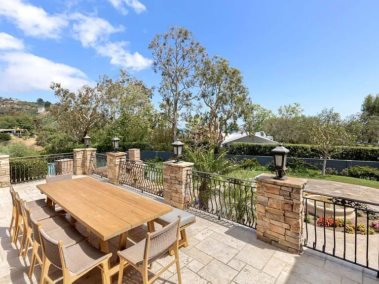 Al-fresco dining with a view