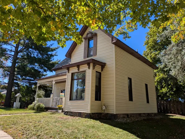 603 Maple St, Clare, MI 48617