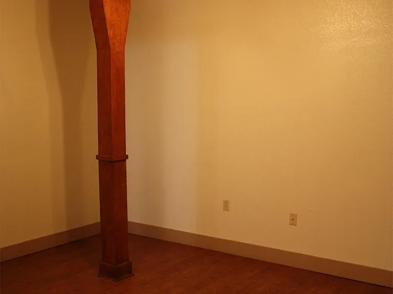 425 Schatzell St — Photo 2