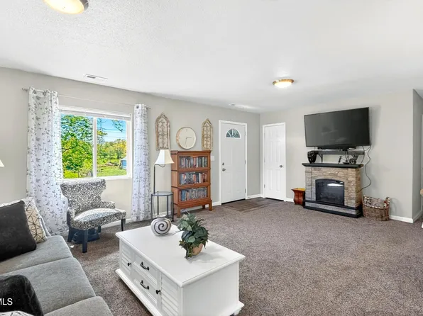 3429 State Road Aa, Holts Summit, MO 65043