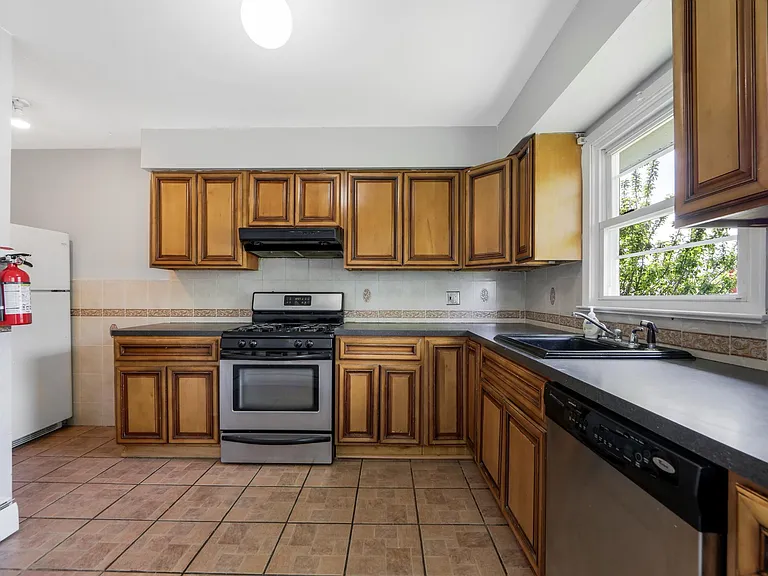 24 Van Vliet Ct #2 — Photo 18