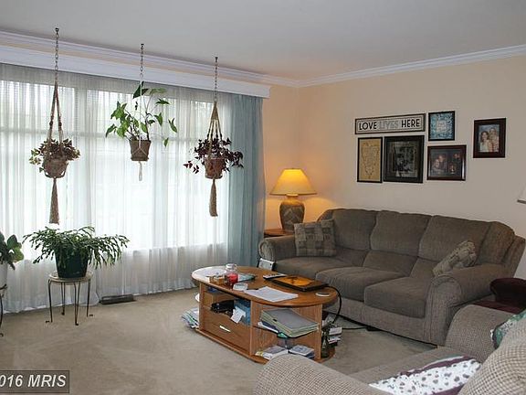 5th image of 2208 Maplewood Dr