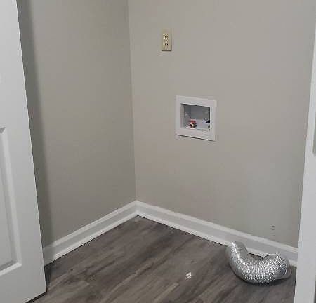 5th image of 1550 Lake Villa Cir