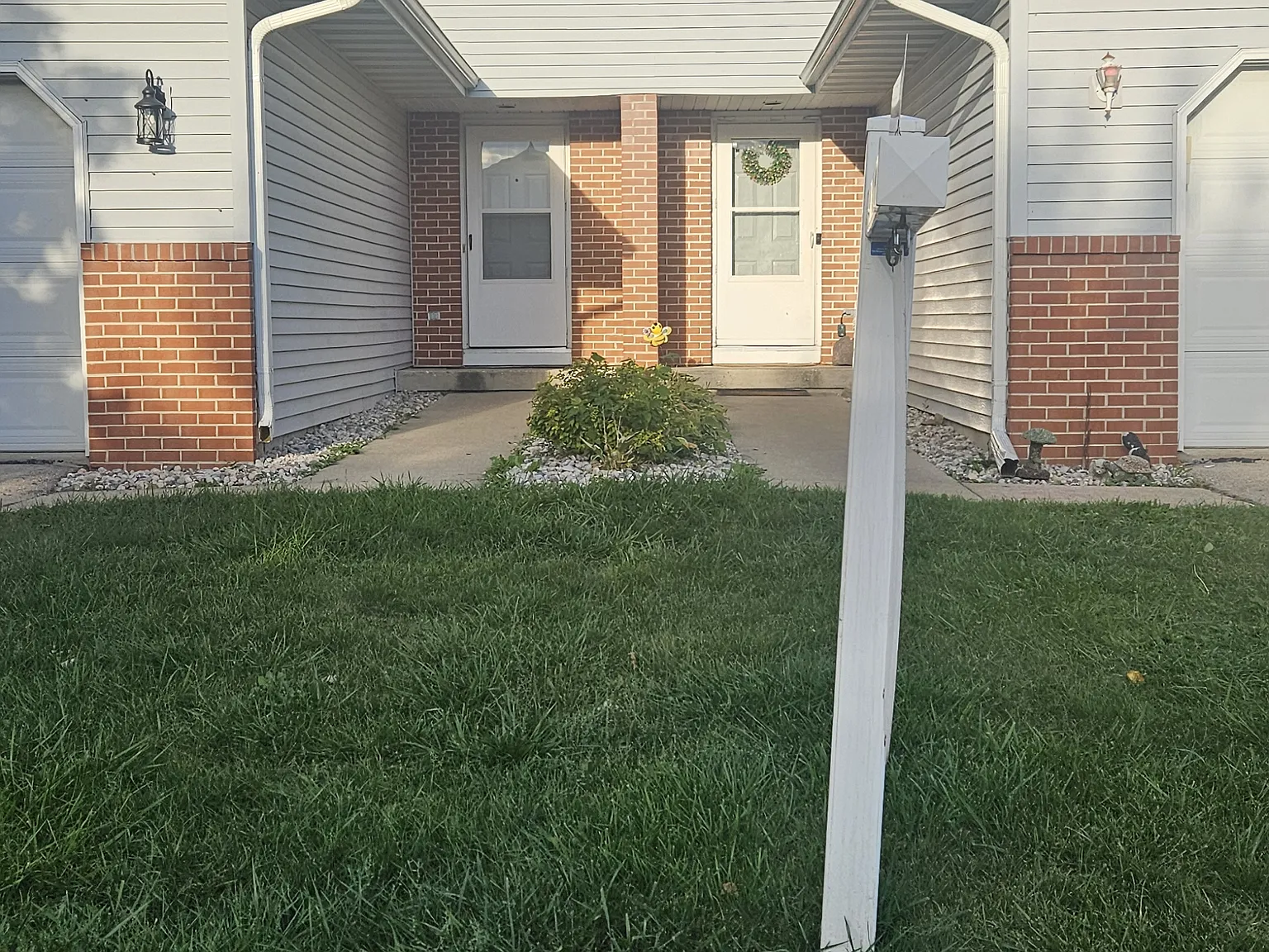 3 bed, 2.5 bath, 2314 sqft, $2,300 — Photo 2