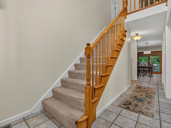 4th image of 62 Meadowbrook Court