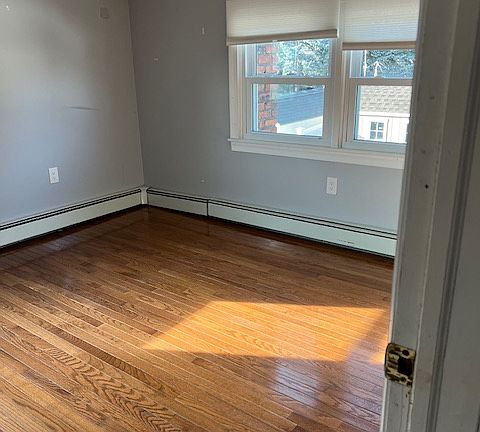 5th image of 272 Jerome Ave #272