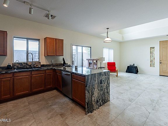 5th image of 2711 E SCHILIRO Circle