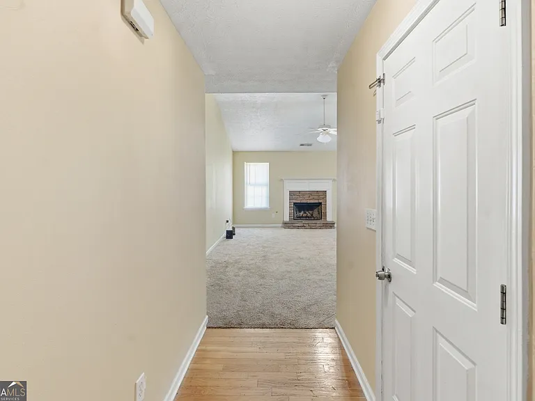 5420 Yellow Pine Dr — Photo 2
