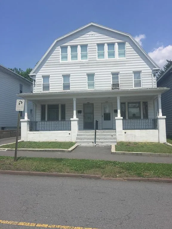 332 Stanton St photo 1