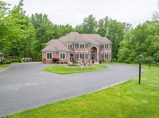 6 Turret Ct, Webster, NY 14580