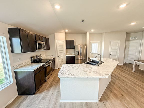 4th image of 37782 W 207th Ter