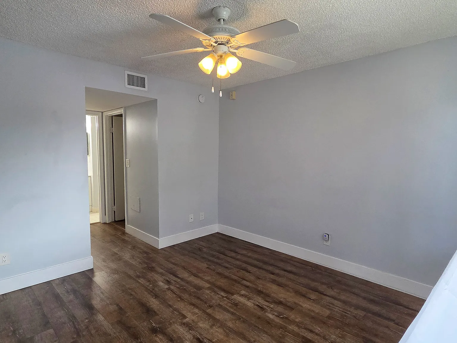 832 NW 92nd Ave — Photo 4