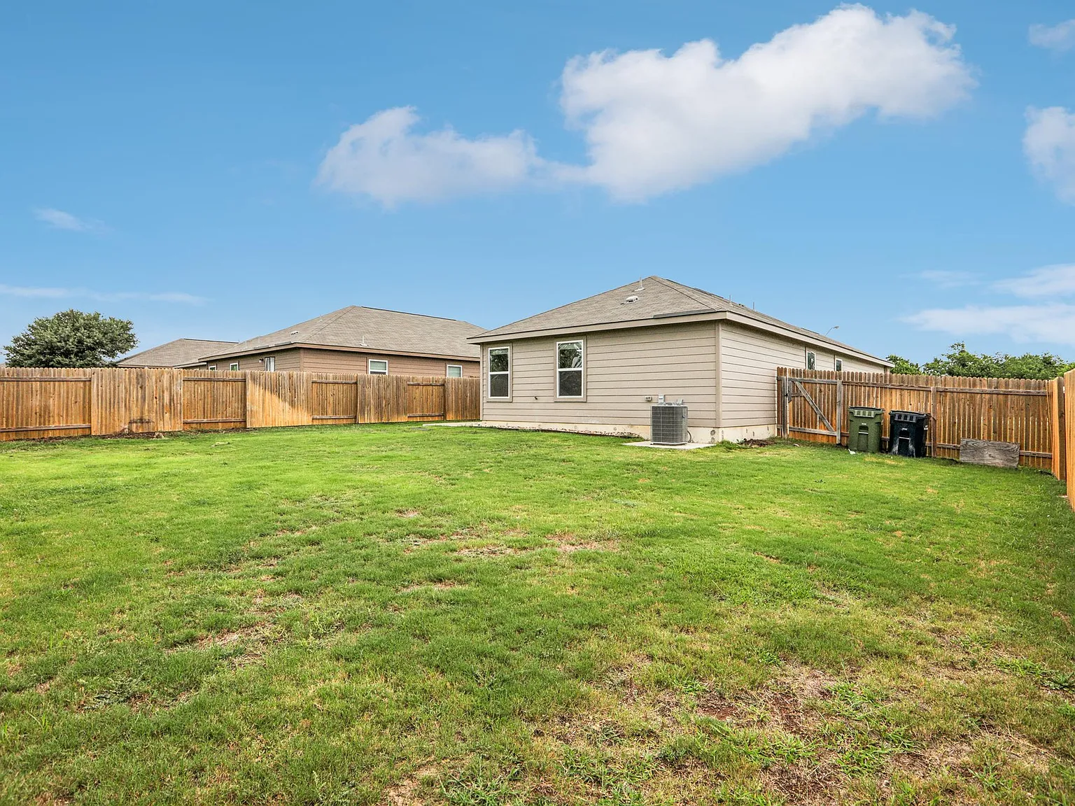 3 bed, 1525 sqft, $1,695 — Photo 1
