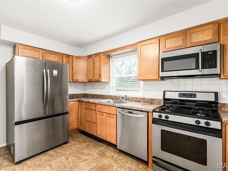 Kitchen - stainless steel appliances