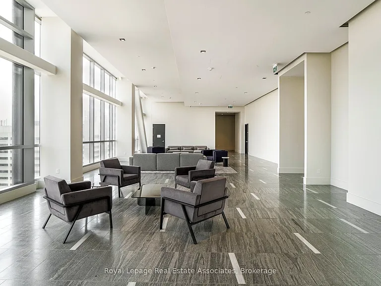 488 University Ave #2302 — Photo 3