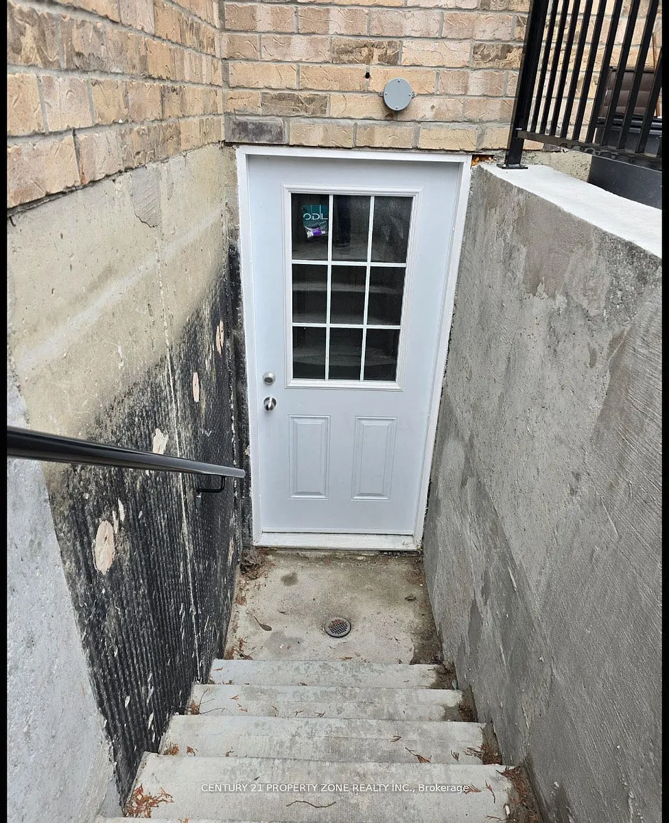 Building Photo - 301 Williamson Dr W #BASEMENT