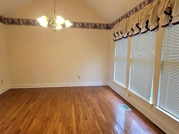 4th image of 10049 Sunny Ln